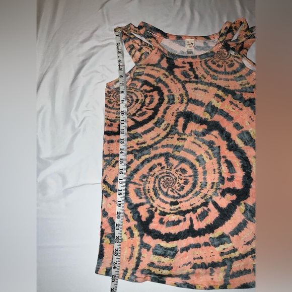 Stylish boutique tank top in size large with a fun print - never worn - summer! - Picture 5 of 8